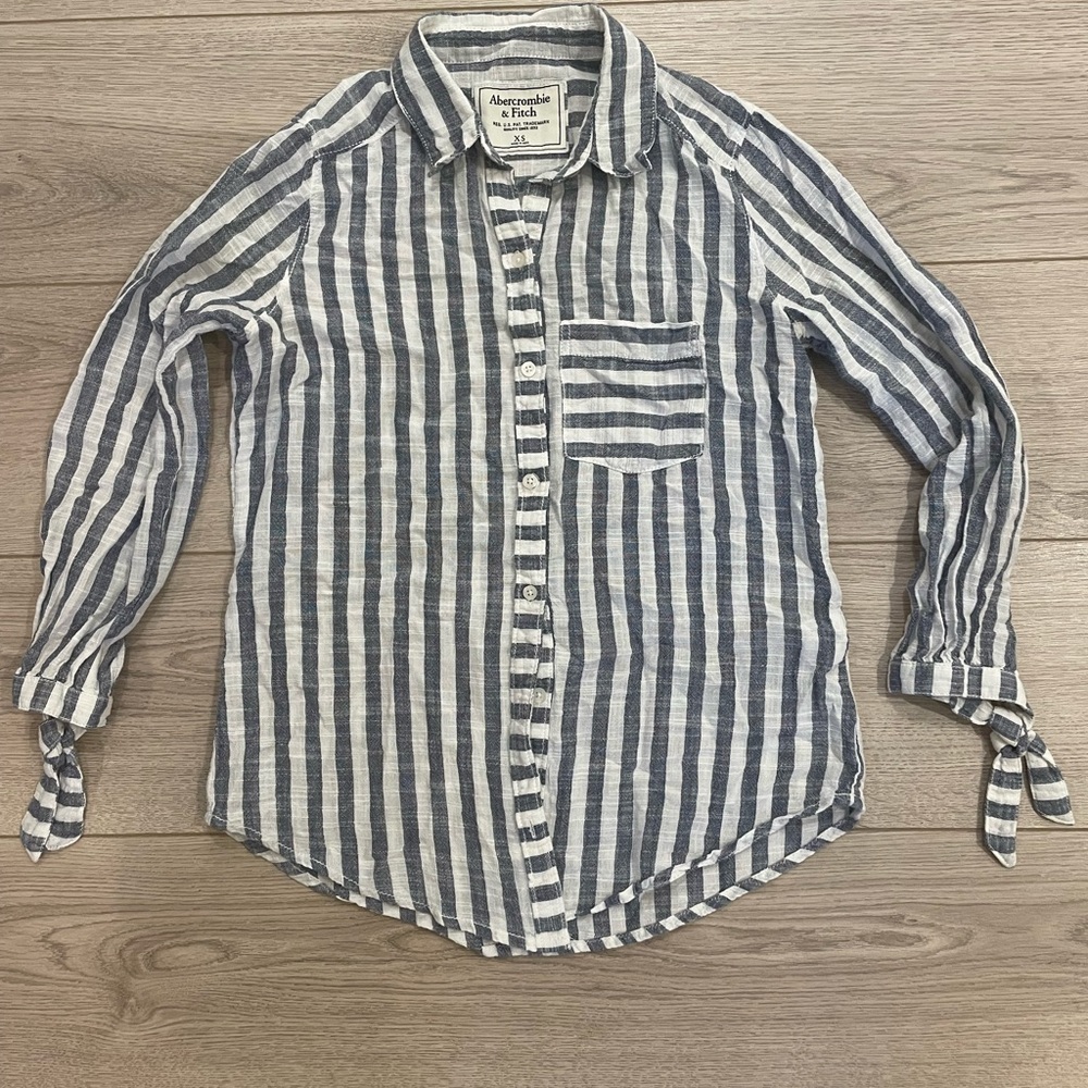 Abercrombie & Fitch long sleeve bottom town t-shirt, XS
